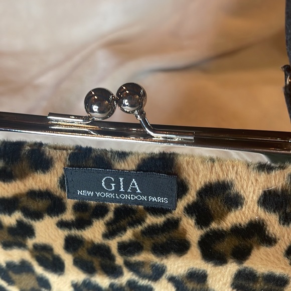 GIA New York, London, Paris faux fur bag - Picture 9 of 10